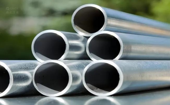 What is the Difference Between Solid Stainless Steel Pipe and Hollow Stainless Steel Pipe?